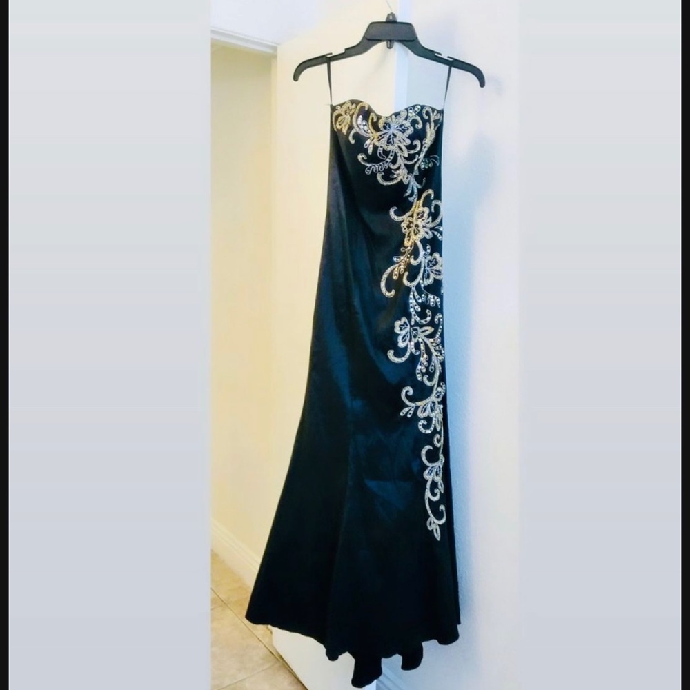 Sequined strapless black dress size 3/4 New with tags